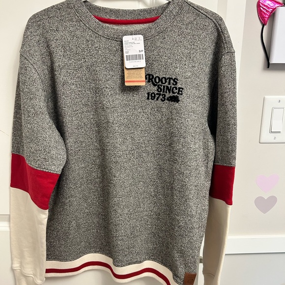 ROOTS Cabin Boyfriend Crew sweater NWT. Women's small. - Picture 1 of 2